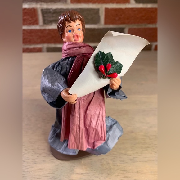 Papier-mâché Christmas/Choir Boy Beautiful Piece - Picture 6 of 7